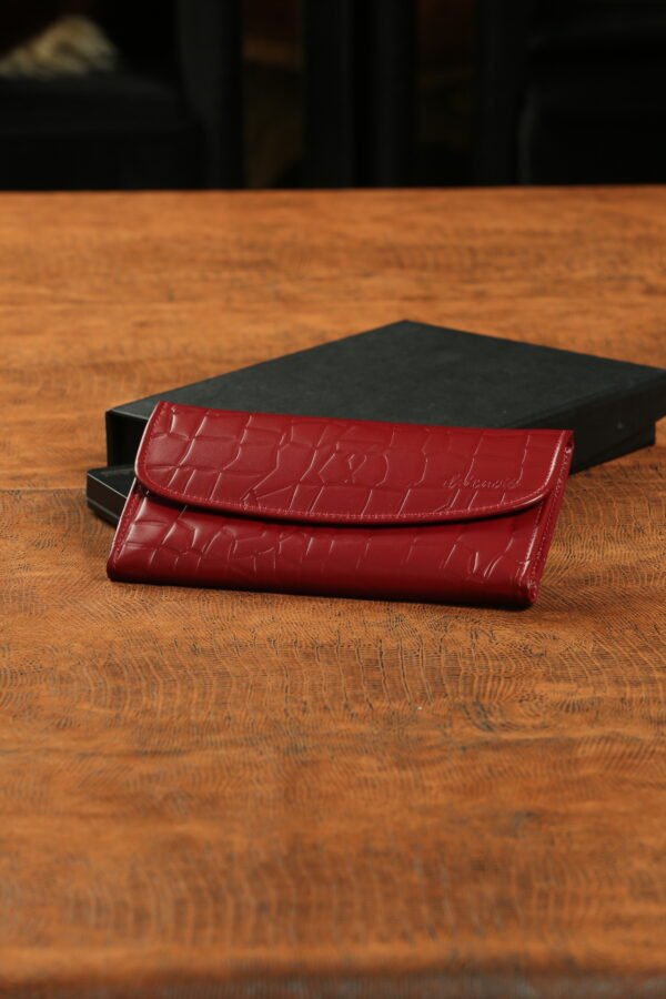 KASEM -- THE LADIES SMART CLUTCH
