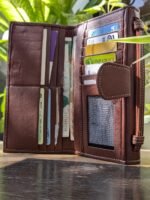 KASEM -- THE LADIES SMART CLUTCH (SHEEP)