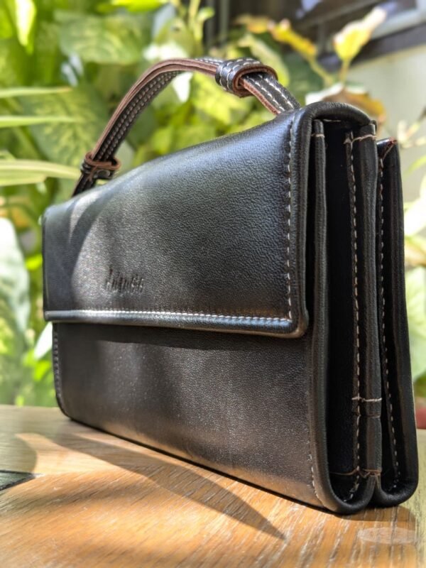 KASEM -- THE LADIES SMART CLUTCH (SHEEP)