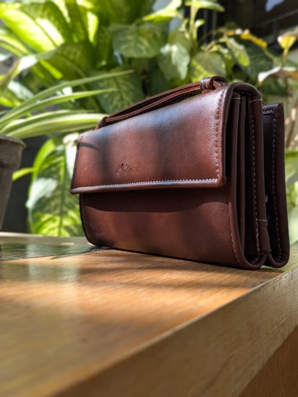 KASEM -- THE LADIES SMART CLUTCH (SHEEP)