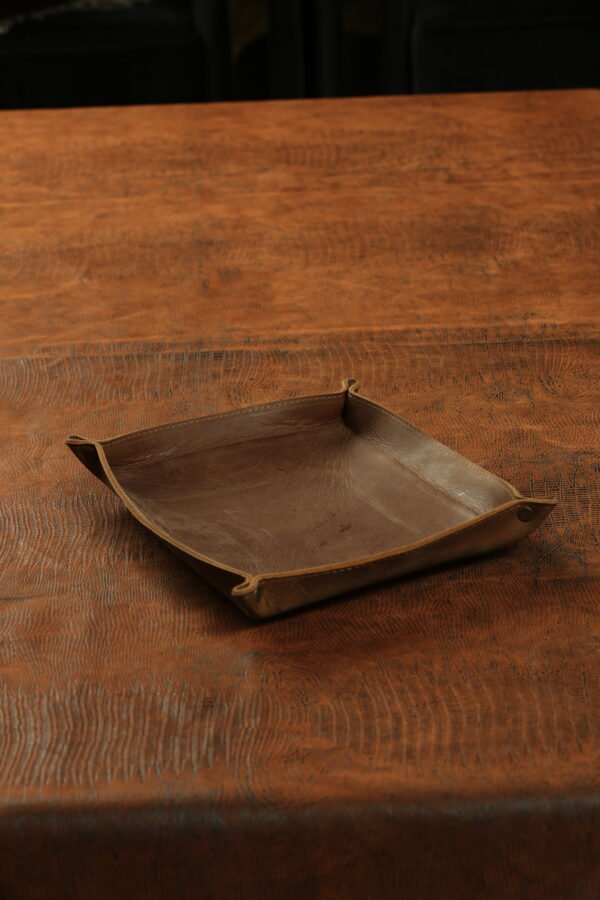 THE EXECUTIVE LEATHER TRAY