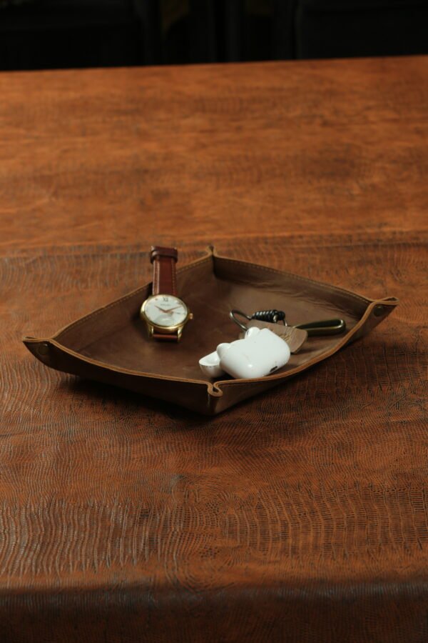 THE EXECUTIVE LEATHER TRAY