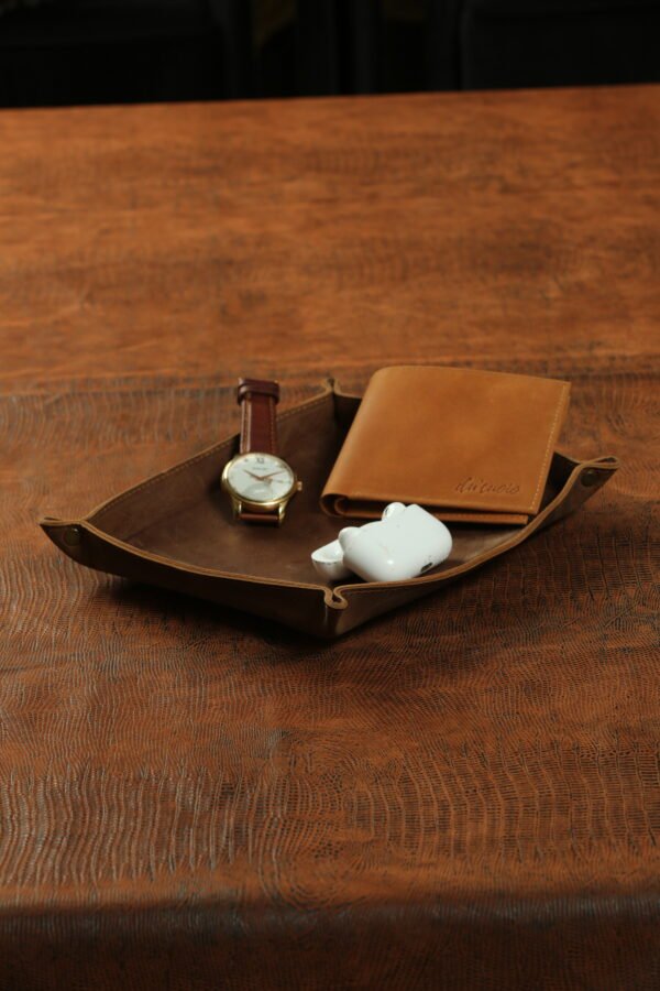 THE EXECUTIVE LEATHER TRAY